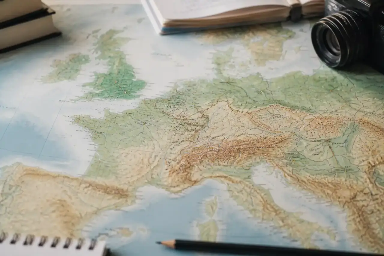Visualisation abstraite de données géographiques et de grilles de conception suisse